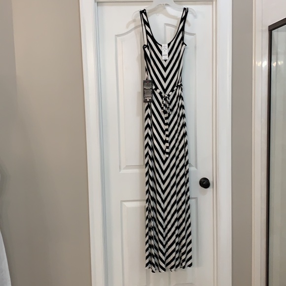 Bebe black and white maxi dress. NWT. - Picture 4 of 4